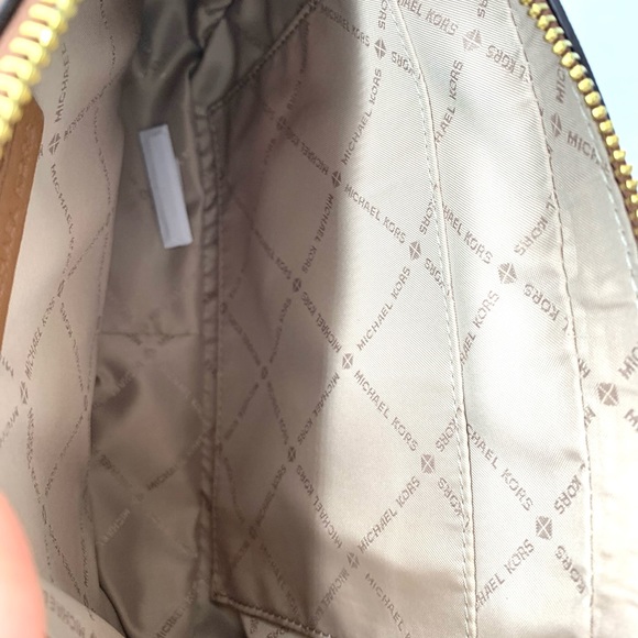 MICHAEL KORS JET SET LARGE EW CROSSBODY BAG IN VANILLA - Picture 10 of 12